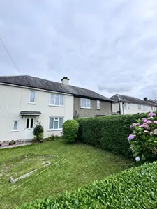 Picture showing before and after garden hedge trimming completed by Hawkins Garden Services of Tywyn